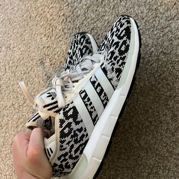 CHEETAH SIZE 9 ADIDAS RUNNING SHOES!! - Picture 6 of 6